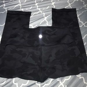camo cropped lululemon leggings
